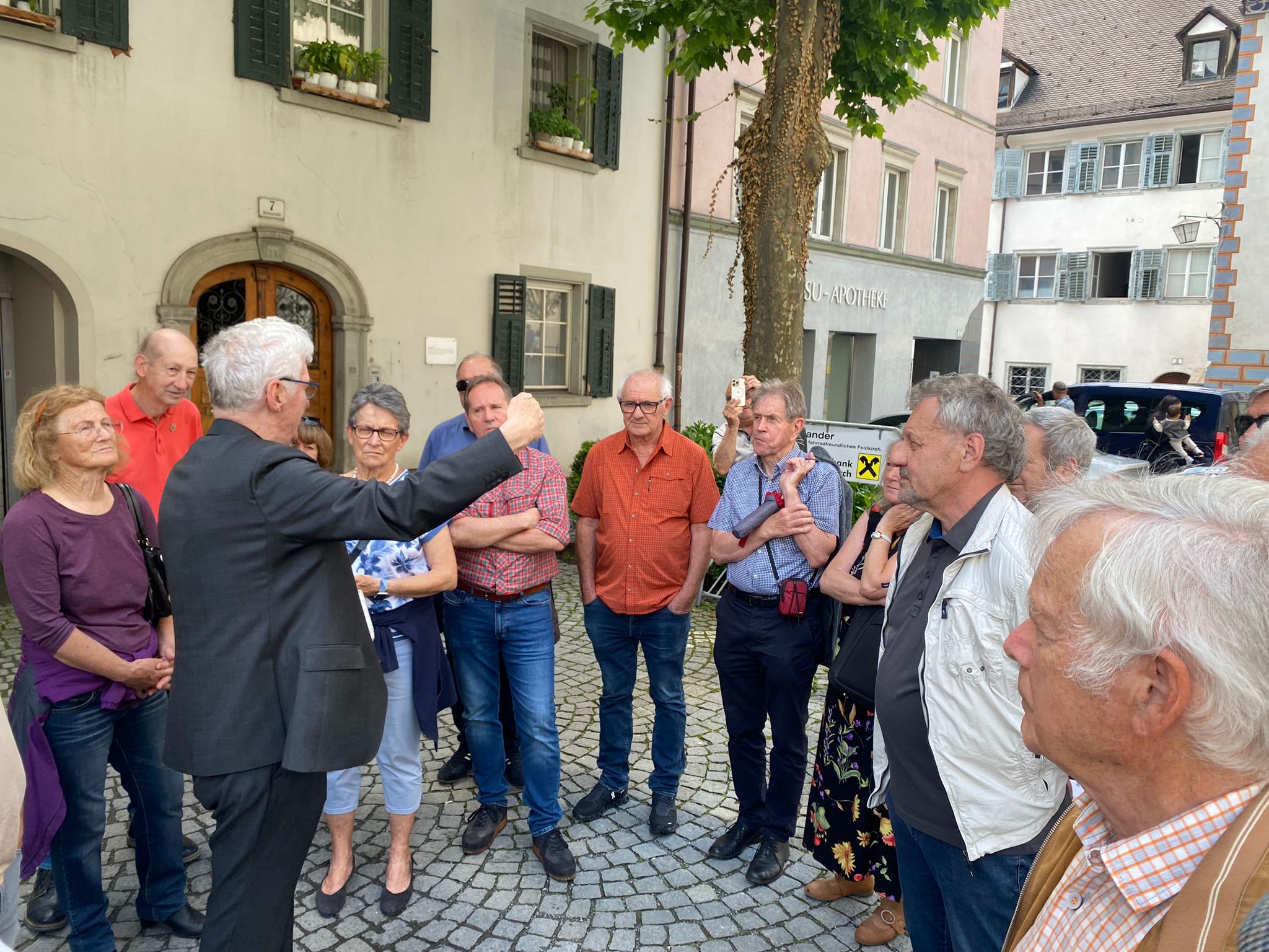 Bischofsvikar Rudolf Bischof begrüßt die Anwesenden