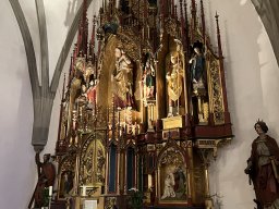 der Marienaltar im Seitenschiff